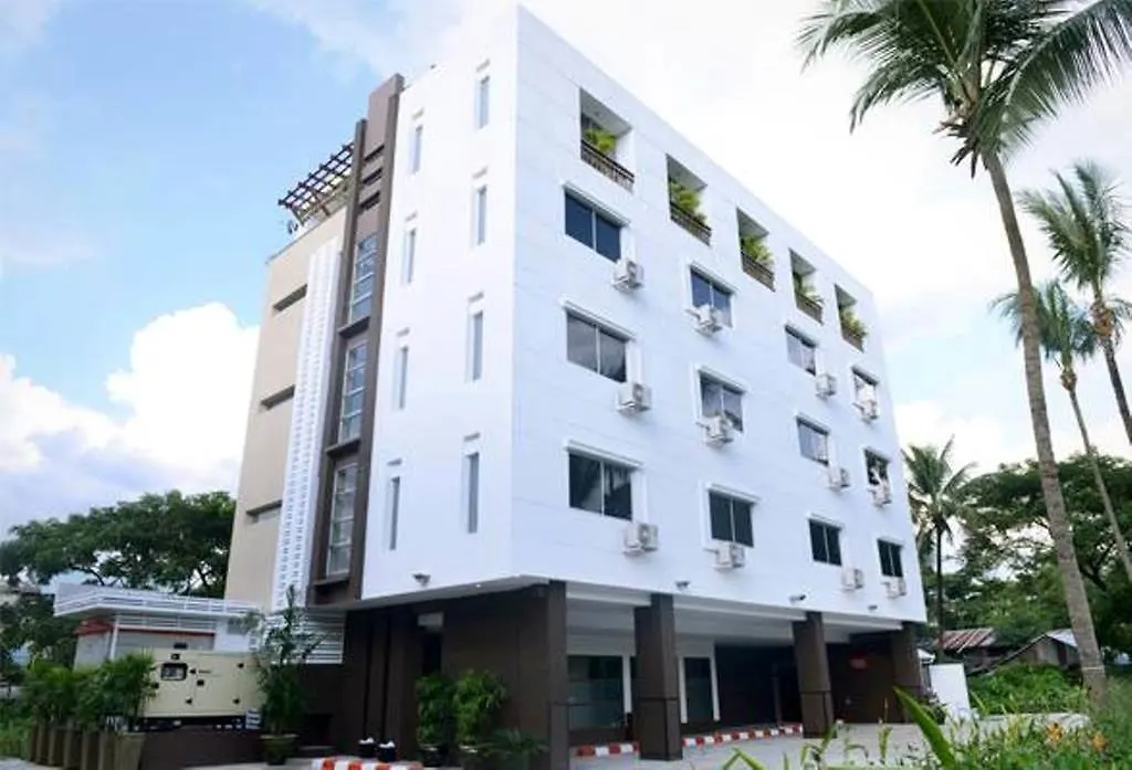 Green Paradise Hotel Yangon 2*,